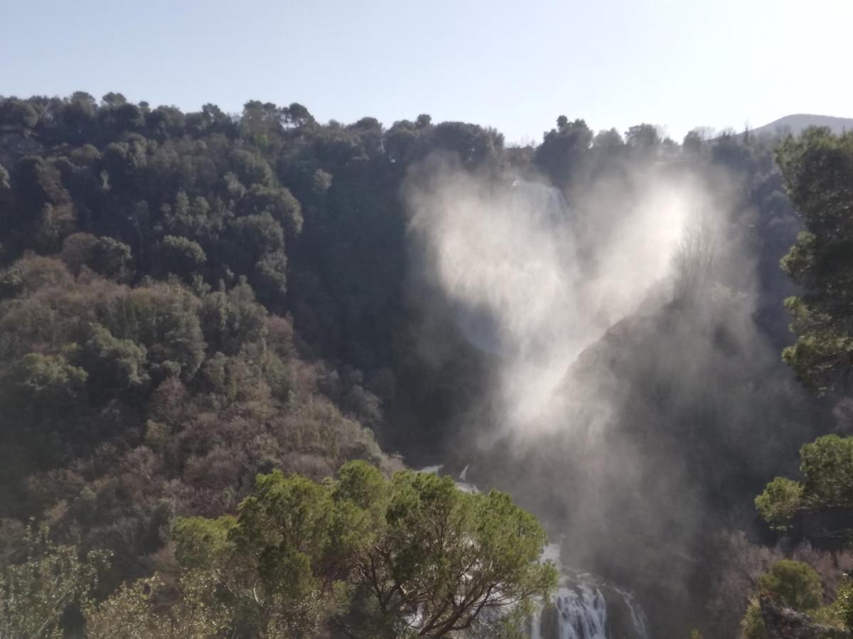 Vacanze Da Tiffany - Marmore Falls Terni Buitenkant foto